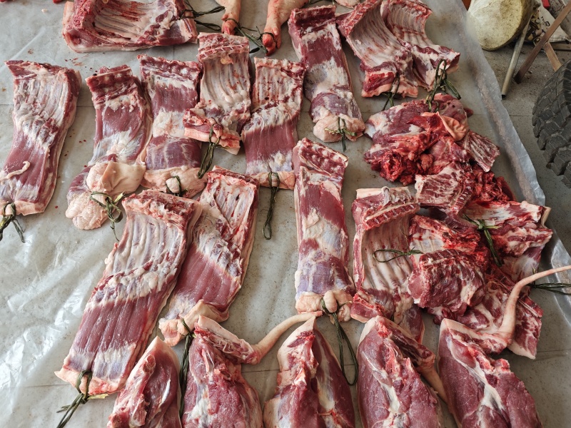 湖北恩施传统柴火烟熏腊肉自己纯粮食喂养猪