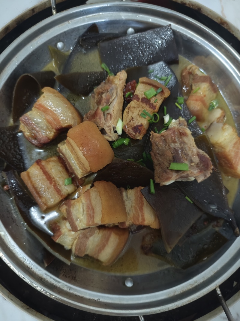 湖北恩施传统柴火烟熏腊肉自己纯粮食喂养猪
