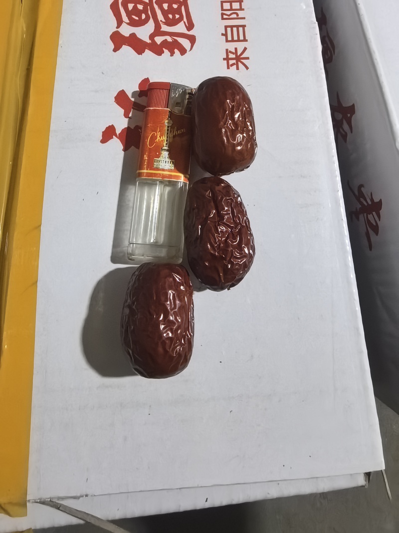 新疆灰枣麦盖提灰皮薄肉厚核小特级大量有货对接单位福利