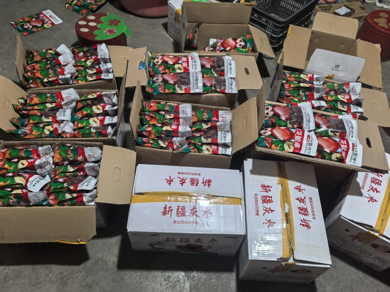 新疆灰枣麦盖提灰皮薄肉厚核小特级大量有货对接单位福利