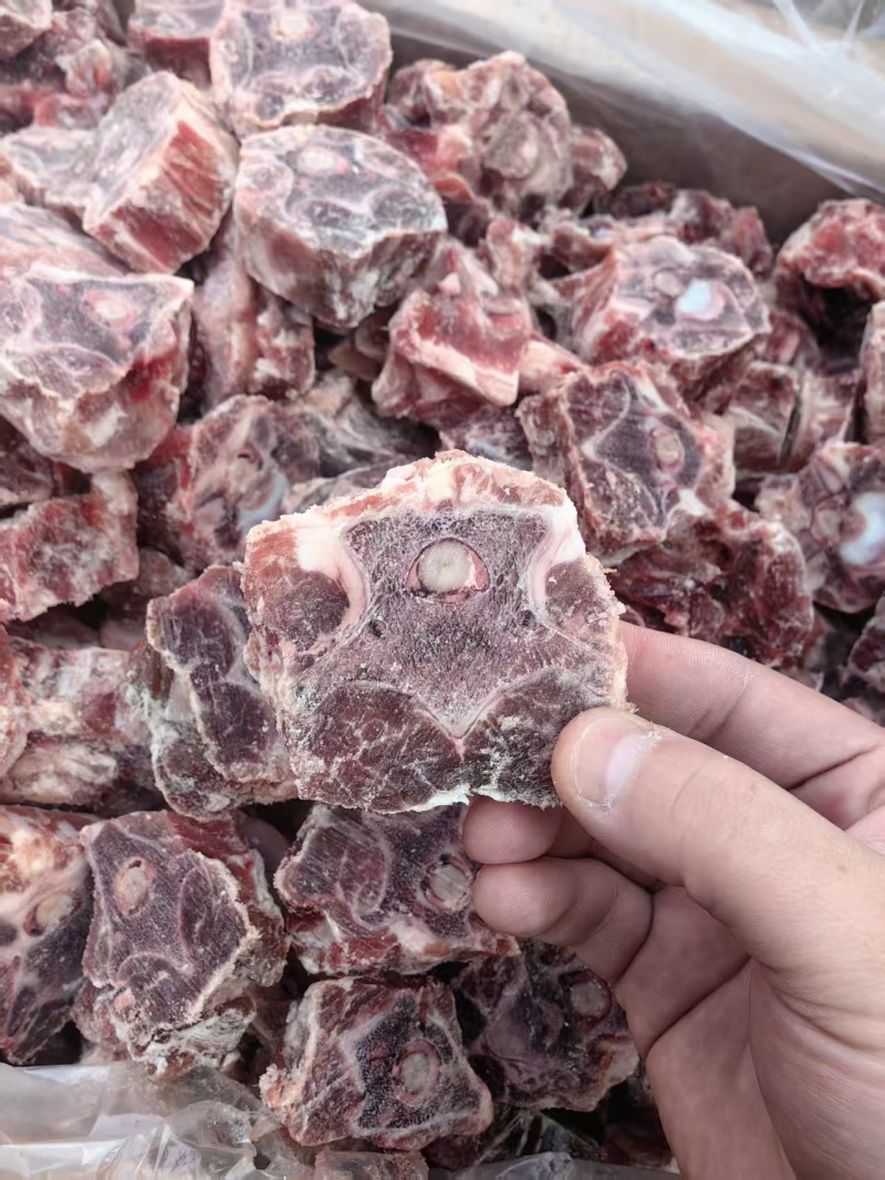 新到羊脖骨，含肉量高