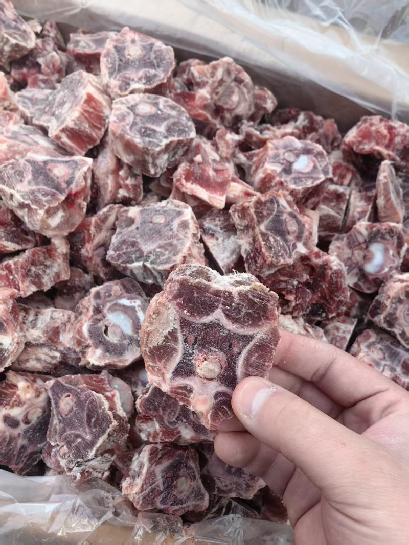 新到羊脖骨，含肉量高