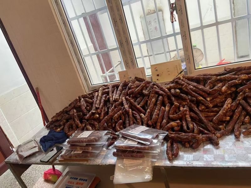 贵州天黔香香肠（采用农家新鲜大肥猪肉腌制后青岗碳烤制而成平塘