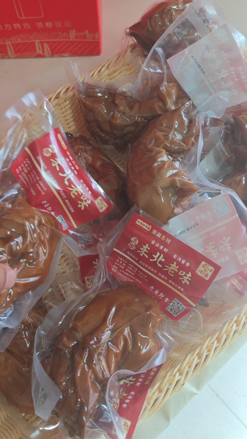 **特色花椒肠，正宗哈尔滨果木烤红肠，等等多样产品