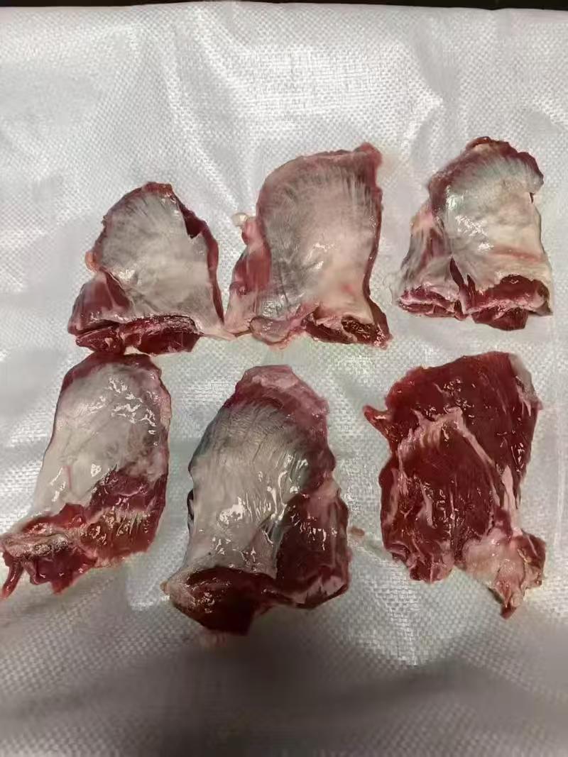 牛小脸肉：内蒙草原黄牛头剃下来的牛脸颊，即小脸肉，