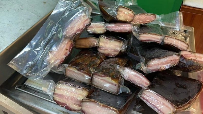 贵州跑山猪腊肉，***一滴酱油秋，纯青岗柴秋的正宗家乡味