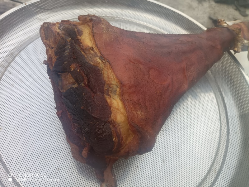 湖南秘制腊肉传承老工艺猪脸猪脚五花肉肉排等种类齐全