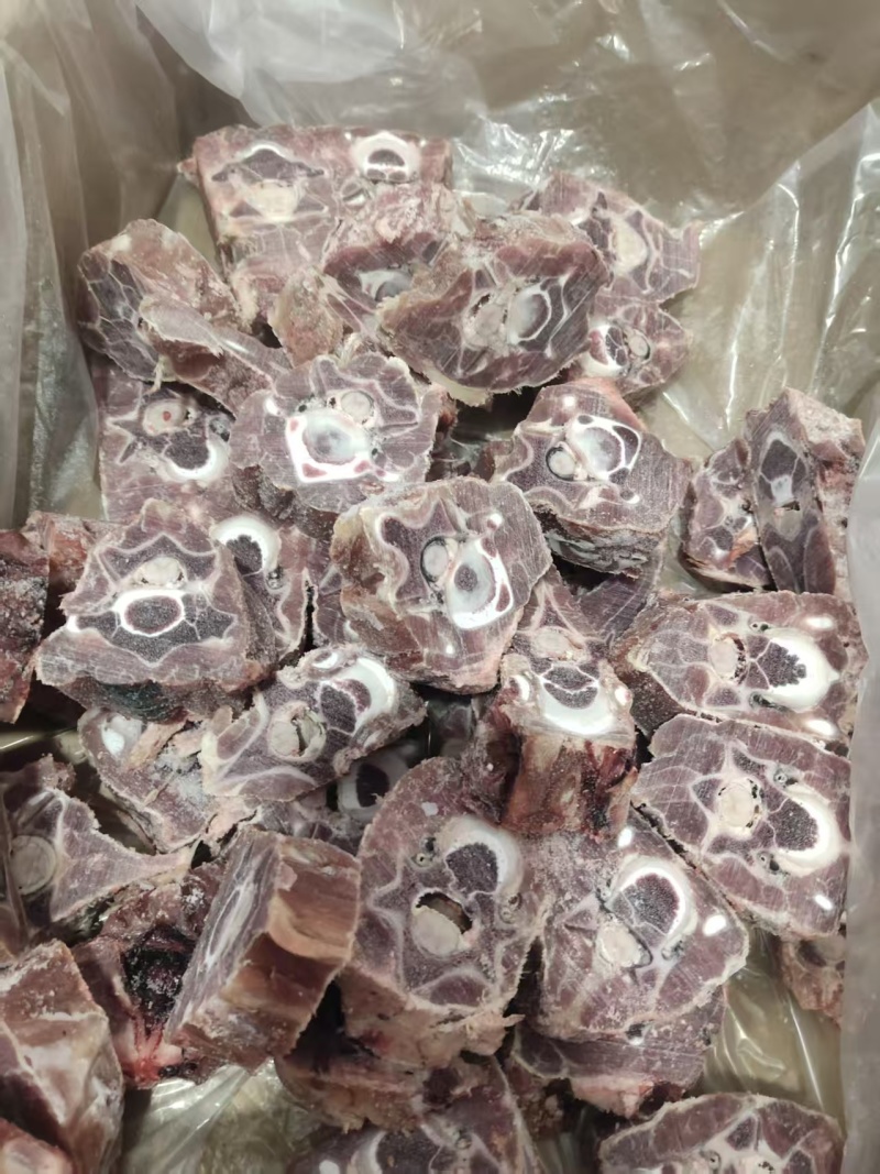 满肉乳牛脖骨