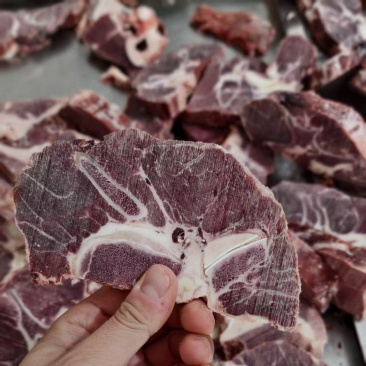 满肉牛脖骨