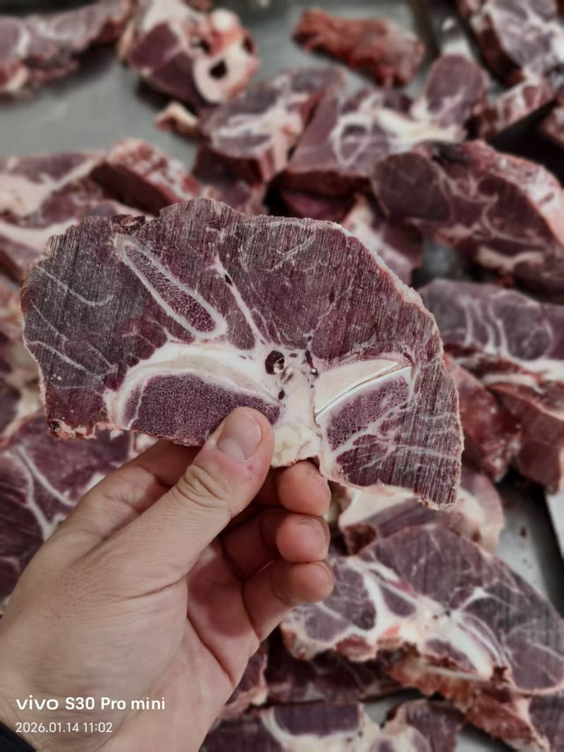 满肉牛脖骨