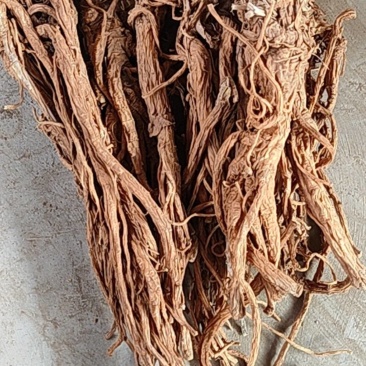 独活，保质保量，量大从优，欢迎老板前来选购一手货源