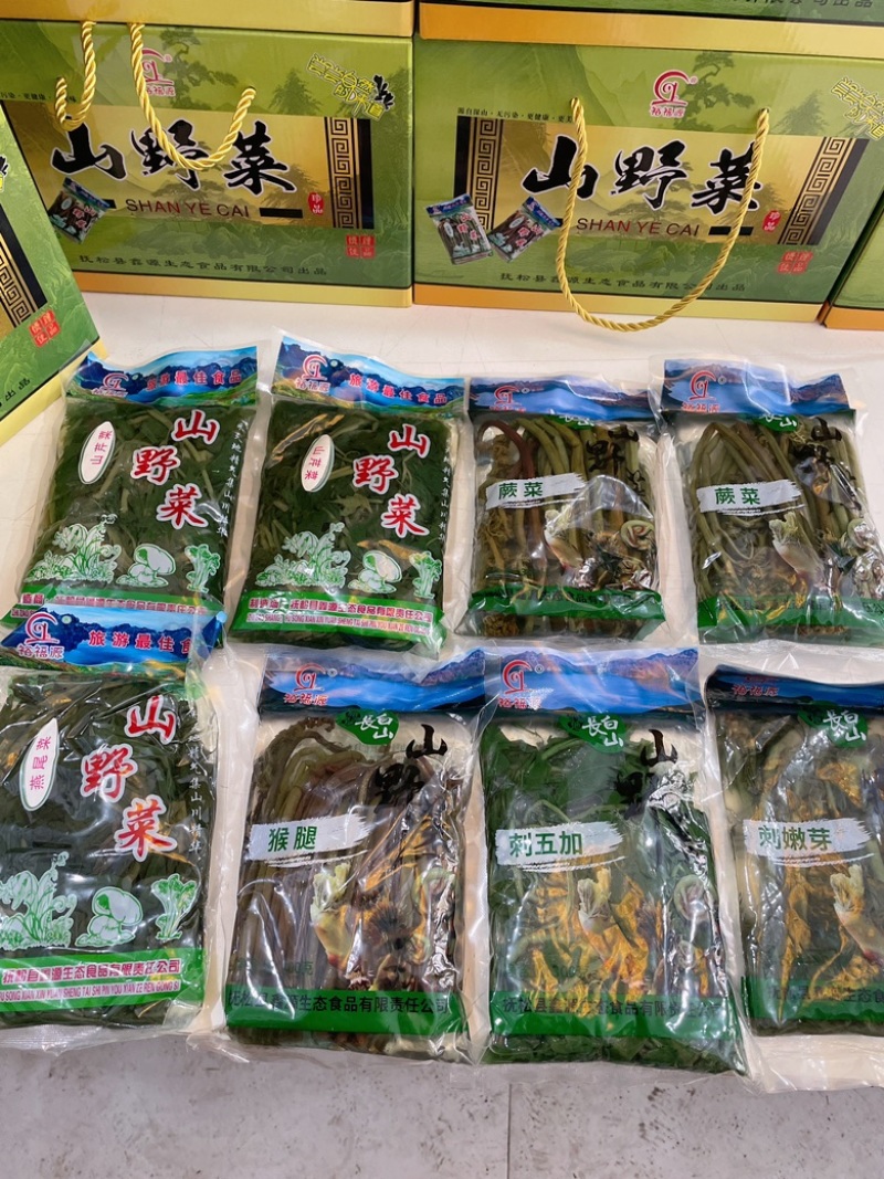 山野菜一盒8袋一袋350克左右