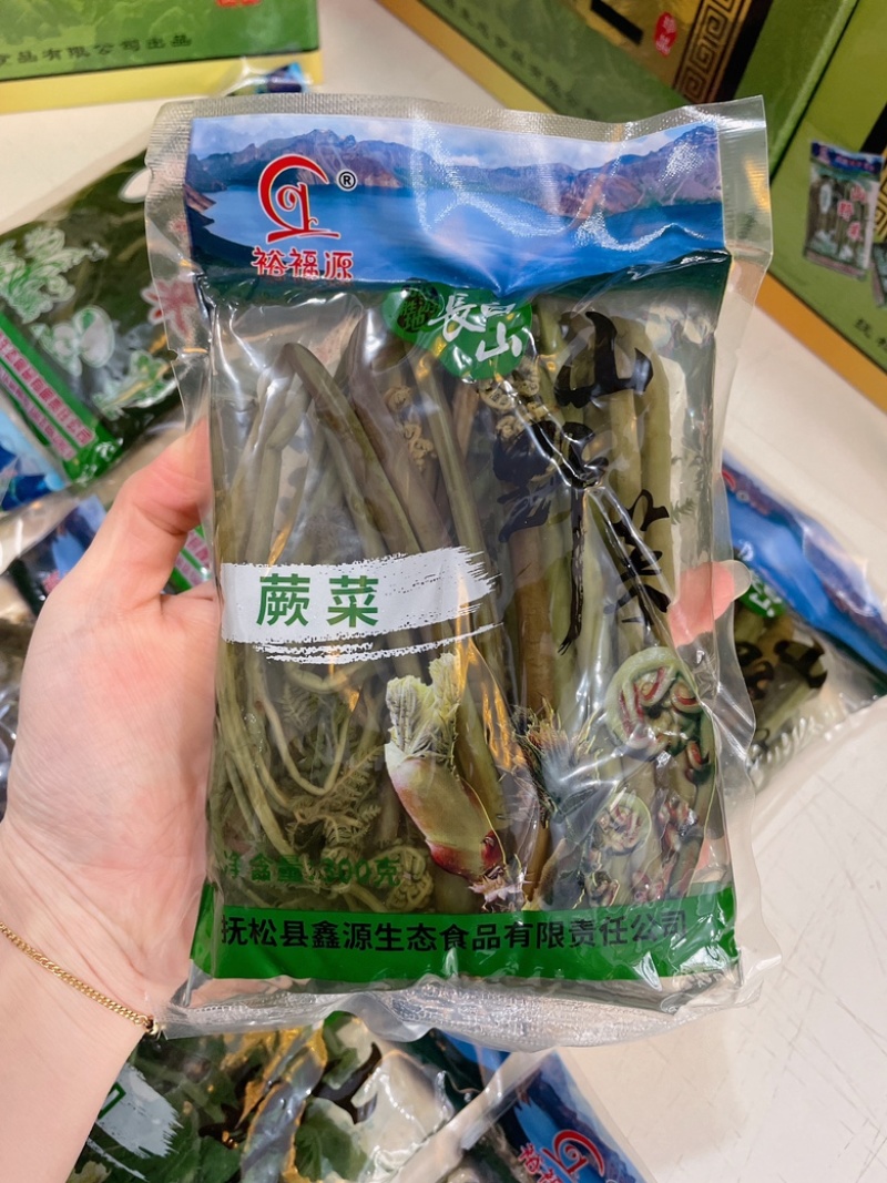 山野菜一盒8袋一袋350克左右