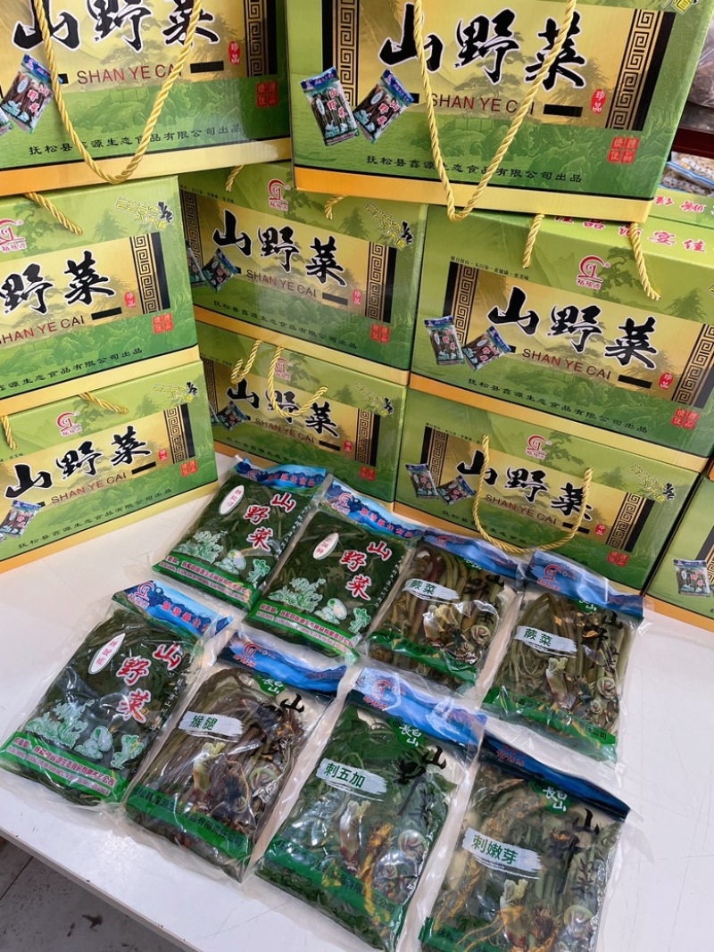山野菜一盒8袋一袋350克左右
