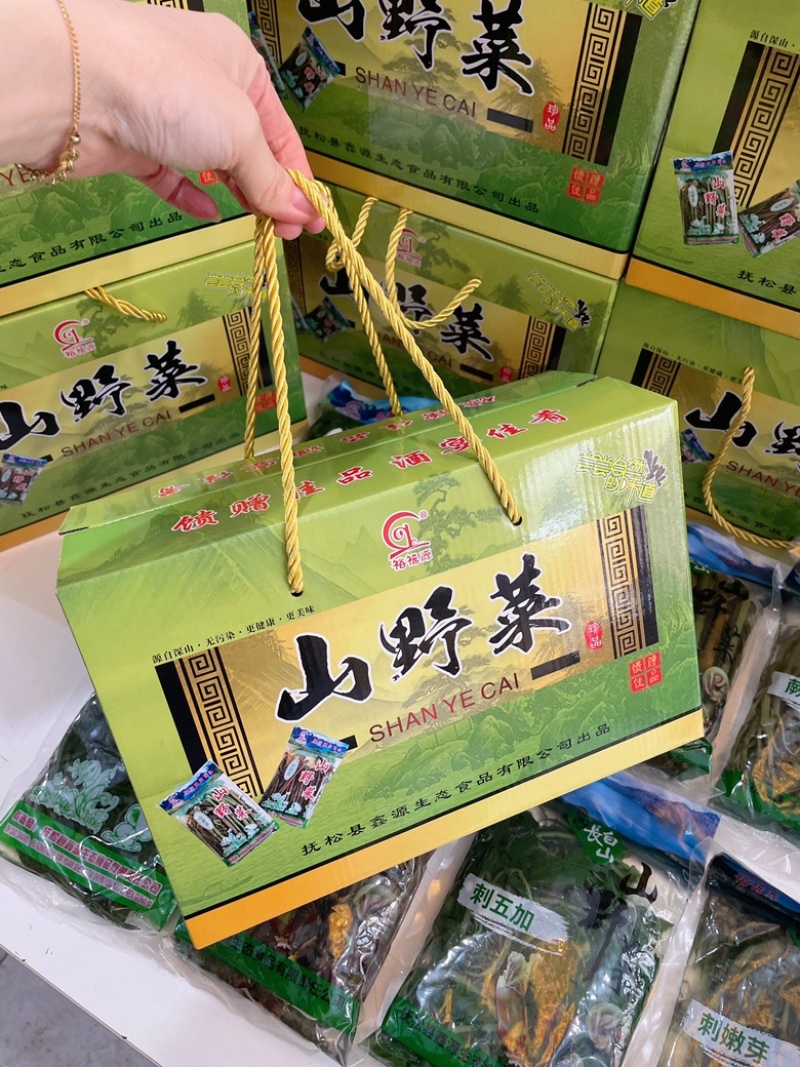 山野菜一盒8袋一袋350克左右