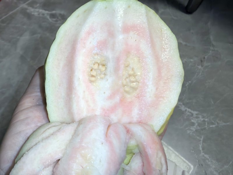 番石榴胭脂红芭乐软糯香甜冰淇淋口感