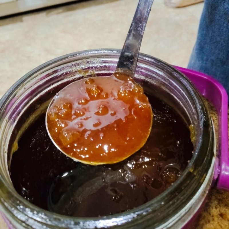 百花土蜂蜜，两年了，颜色金黄，味道香甜纯正，**爽口。