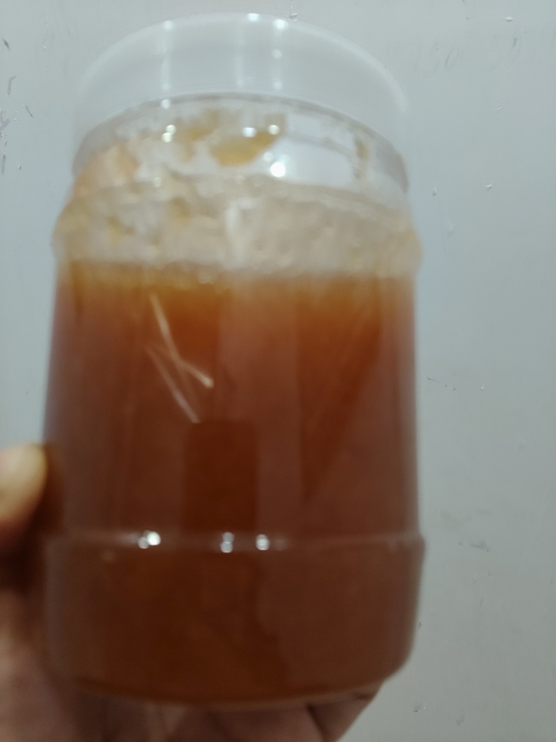 百花土蜂蜜，两年了，颜色金黄，味道香甜纯正，**爽口。