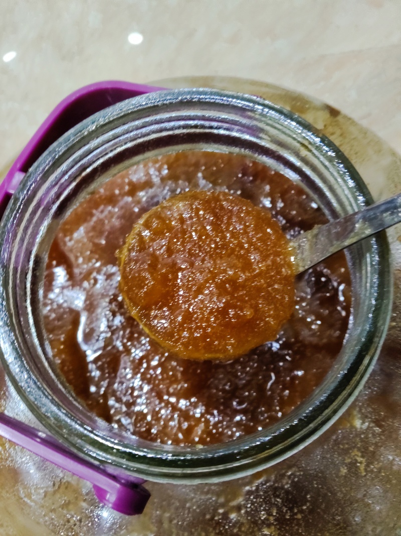 百花土蜂蜜，两年了，颜色金黄，味道香甜纯正，**爽口。