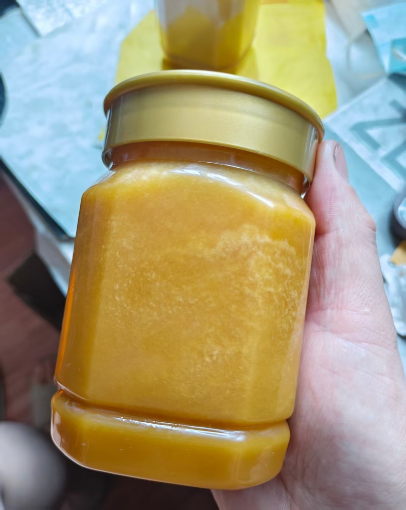 农家土蜂蜜，**保真，每年农历十月份只收一次，量不多