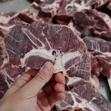 满肉牛脖骨