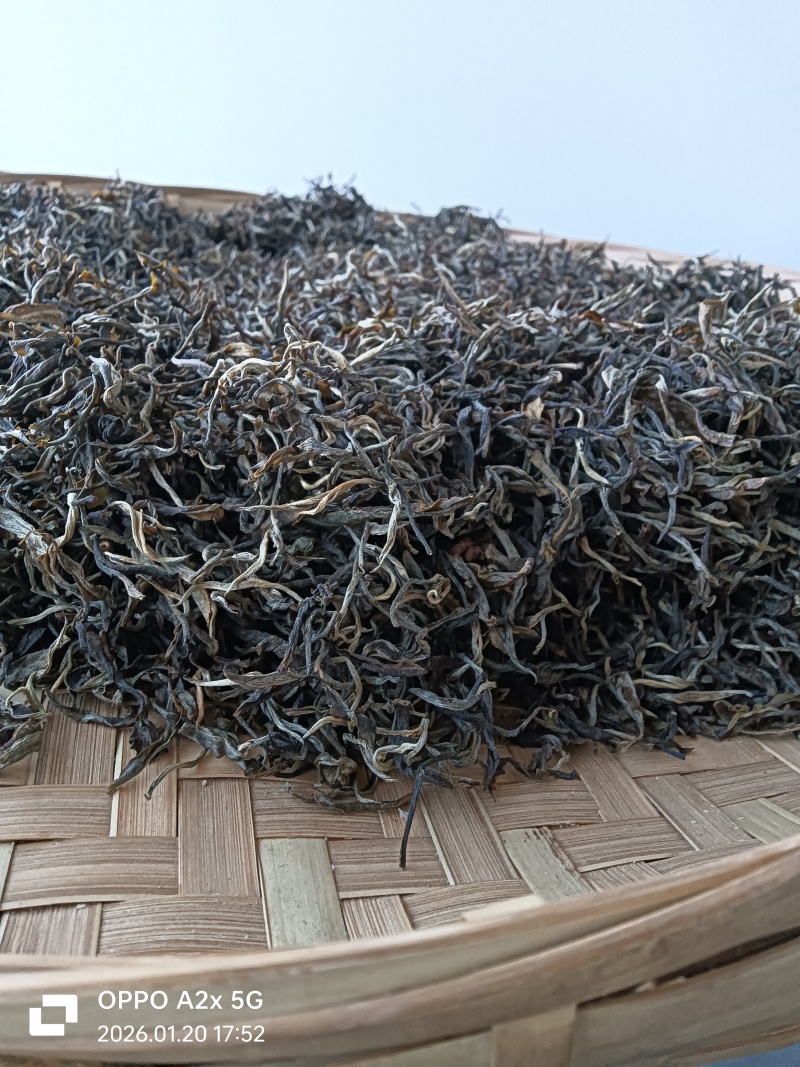 无量山云雾茶高山茶自然晒干烤青茶