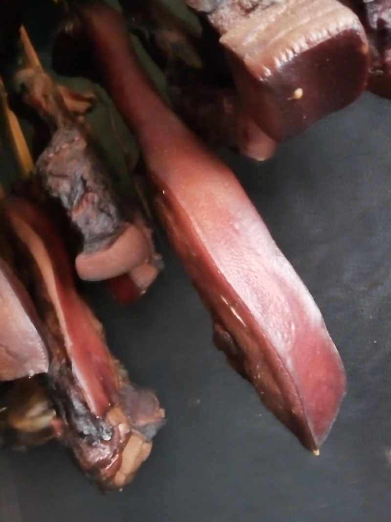 腊肉熏好了可以卖了，不愿意说话的别来打扰，