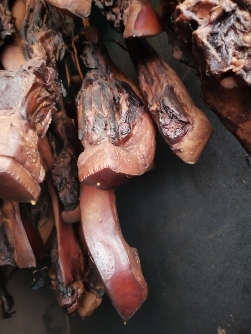 腊肉熏好了可以卖了，不愿意说话的别来打扰，
