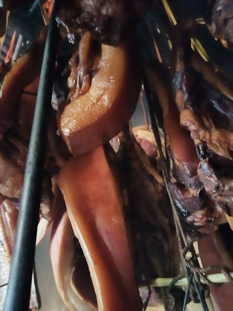 腊肉熏好了可以卖了，不愿意说话的别来打扰，