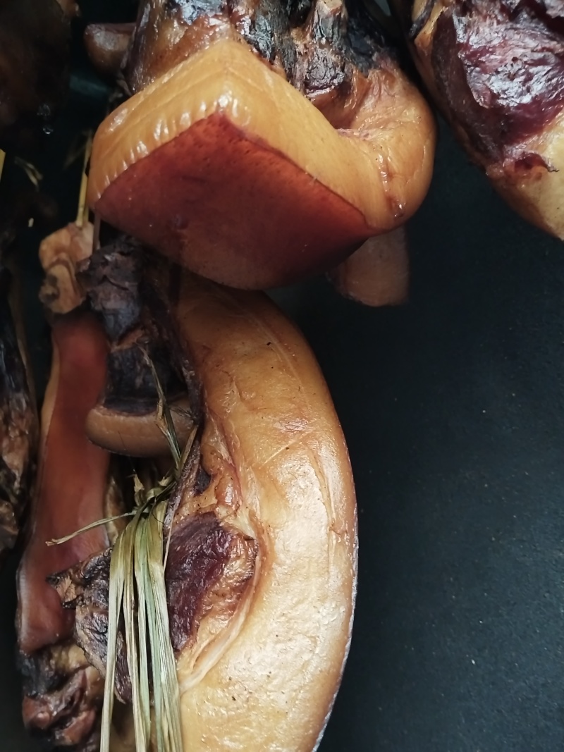 腊肉熏好了可以卖了，不愿意说话的别来打扰，