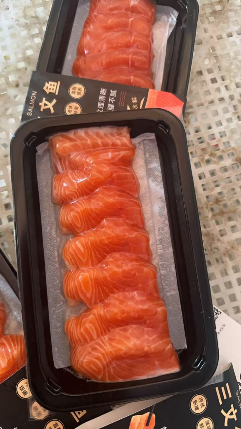 盒装三文鱼
