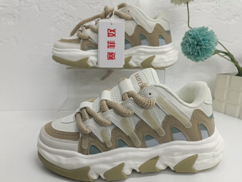 成人休闲运动鞋14元/双