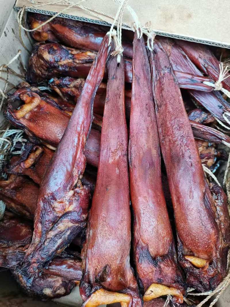 烟熏腊猪舌头，干度好，带根舌，精舌，一件50斤