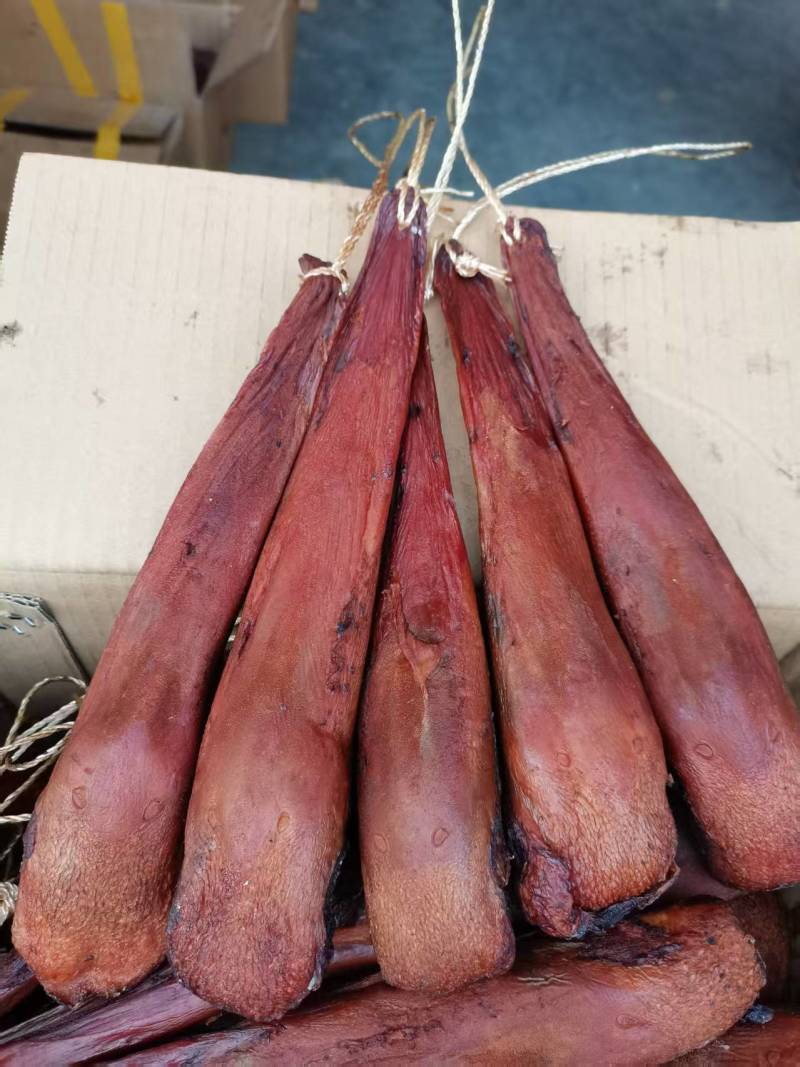烟熏腊猪舌头，干度好，带根舌，精舌，一件50斤