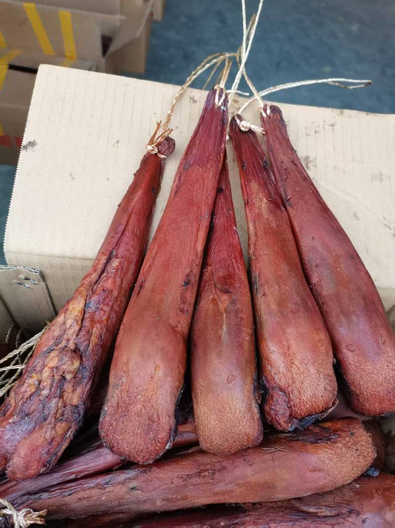 烟熏腊猪舌头，干度好，带根舌，精舌，一件50斤