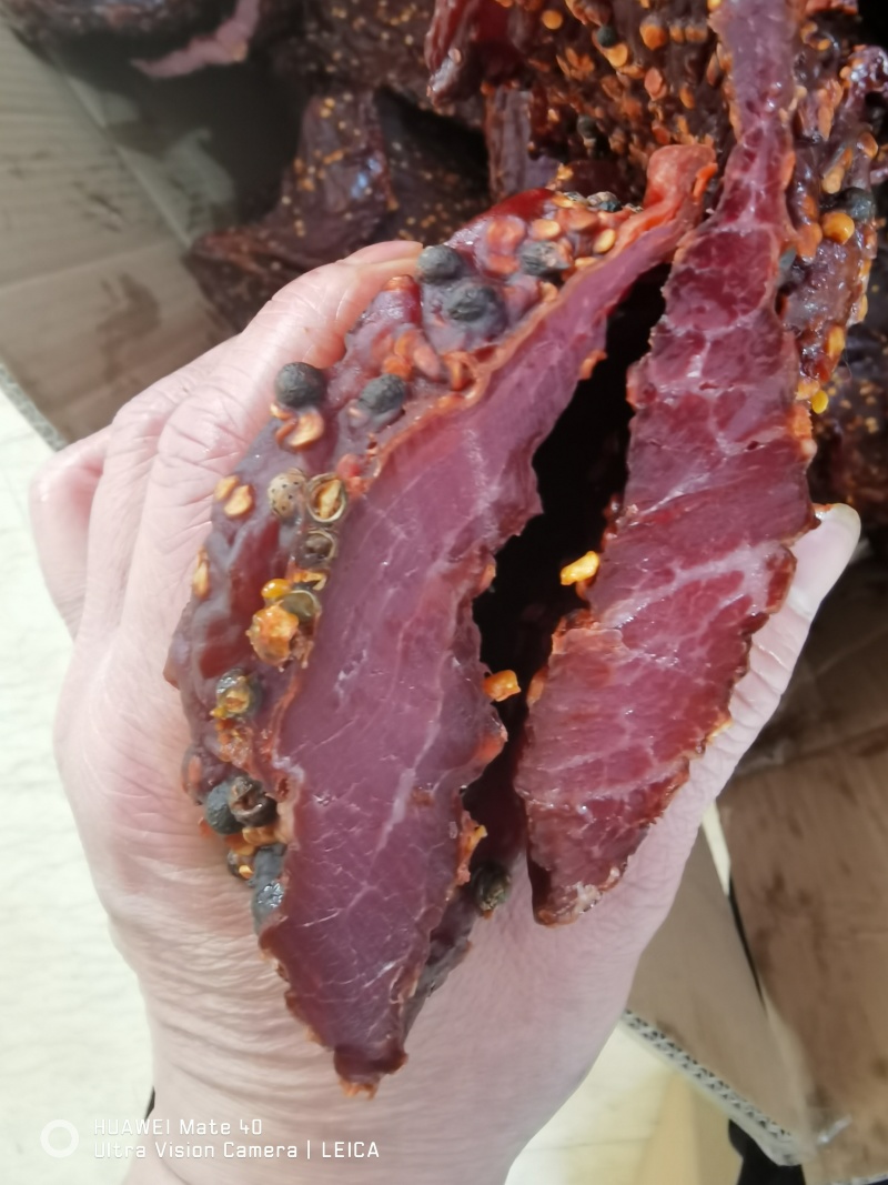 天府老厂大块肉，厂家直销每天新鲜出炉，麻辣和五香