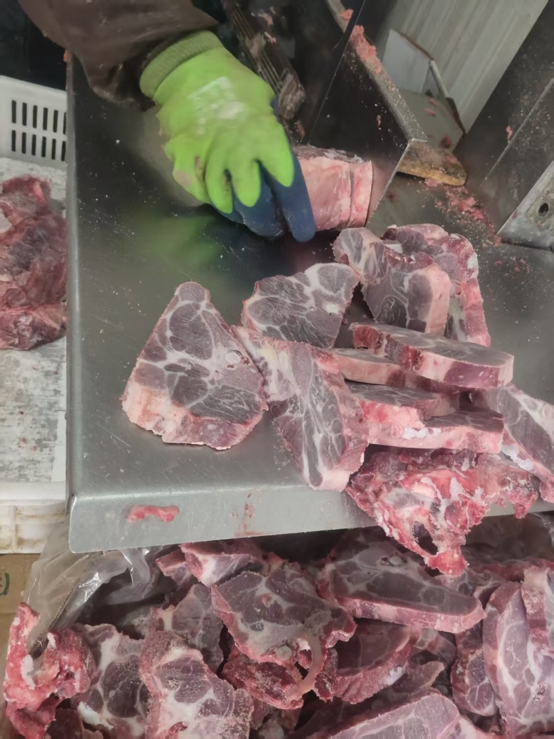 国产满肉猪颈骨6.5元斤20斤箱排骨米饭。酱大