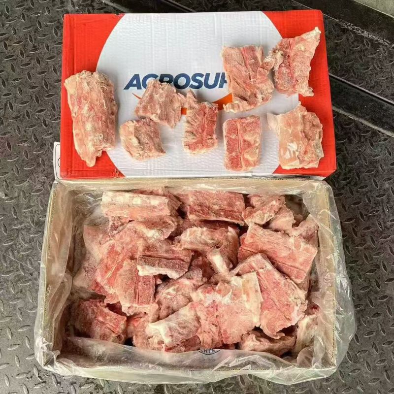 0606猪脊骨段5800一吨，库存几十吨，带肉率高60，