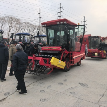 玛丽亚大蒜联合收获机大量接单厂家直发欢迎来电