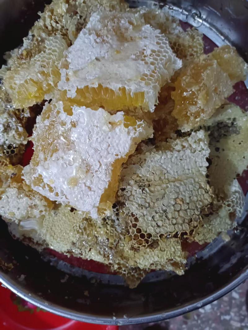 自家的冬蜜，今年新蜜，可送亲朋好友，有需要的朋友随时联系