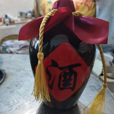 白酒，清香型，好喝不上头，入口绵柔不扎口