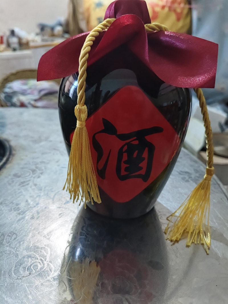 白酒，清香型，好喝不上头，入口绵柔不扎口