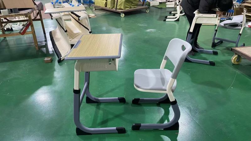 学生升降课桌椅