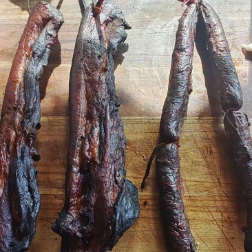 精品土黑猪肉烟熏香肠及烟熏肉，一手货源，全国供应，量大从优