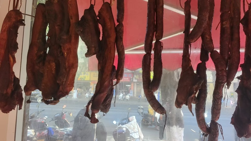 精品土黑猪肉烟熏香肠及烟熏肉，一手货源，全国供应，量大从优