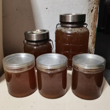深山土蜂蜜质量纯正，假一赔十数量不多