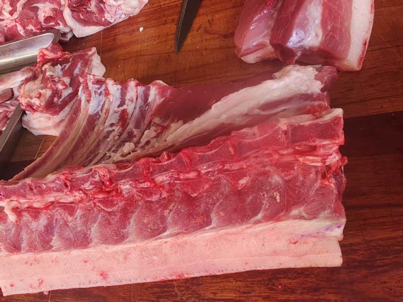 云南黑毛猪肉土猪肉，自家养殖，诚信经营，可视频看货