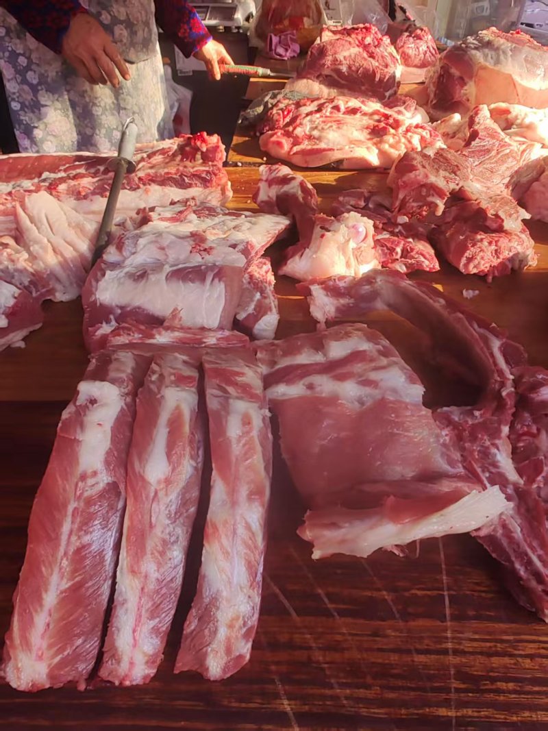 云南黑毛猪肉土猪肉，自家养殖，诚信经营，可视频看货