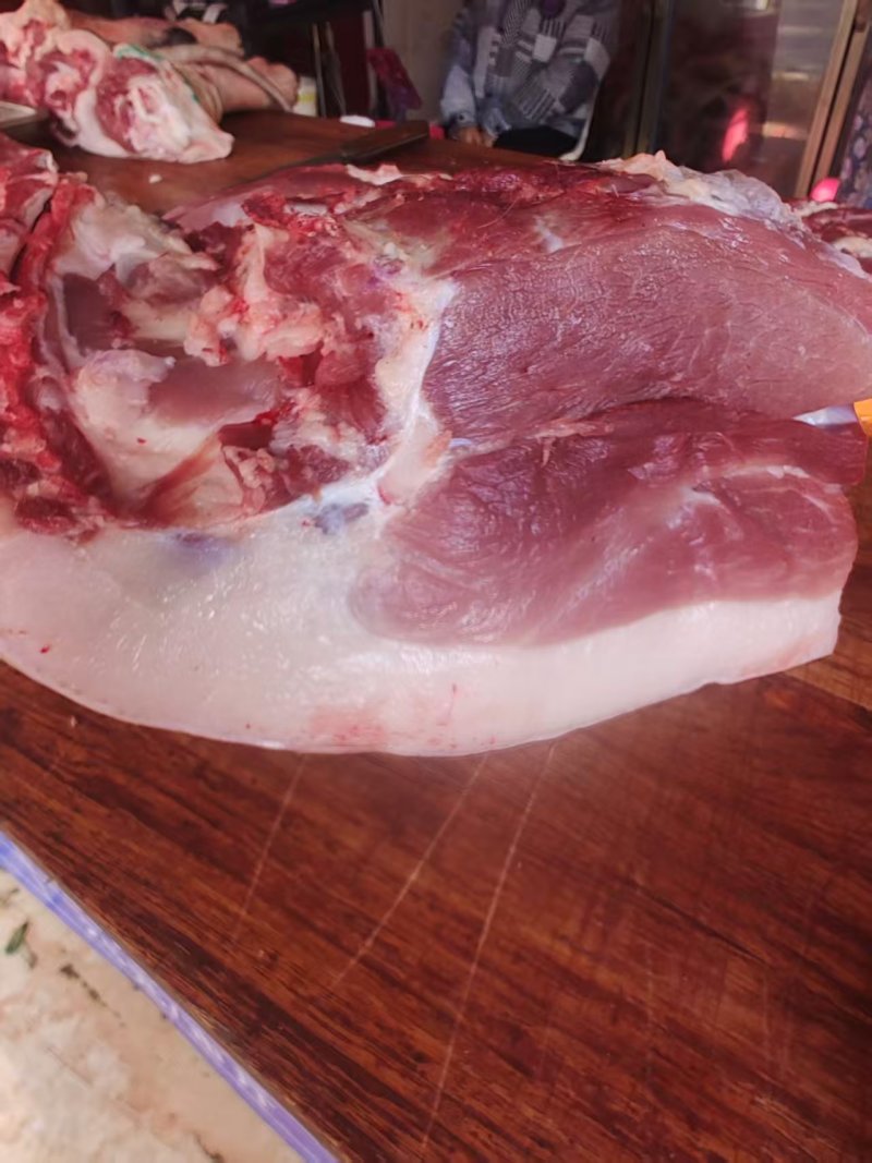 云南黑毛猪肉土猪肉，自家养殖，诚信经营，可视频看货