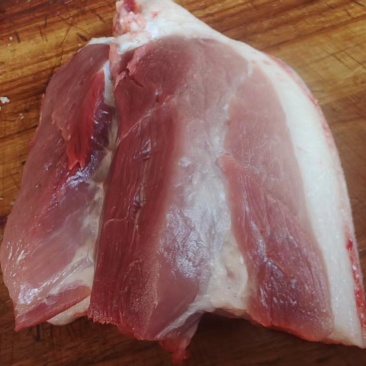 云南黑毛猪肉土猪肉，自家养殖，诚信经营，可视频看货